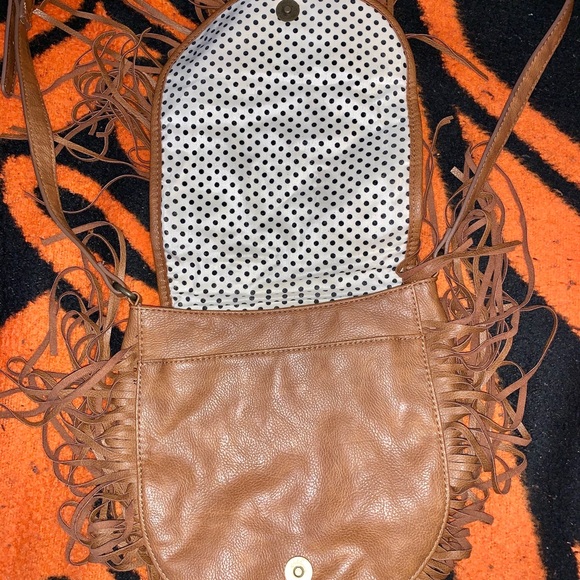Women’s Cross Body Brown Fringe Purse - Picture 4 of 7